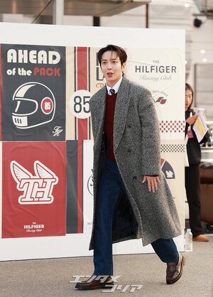 【フォト】CNBLUEジョン・ヨンファ、ロングコートがおしゃれ