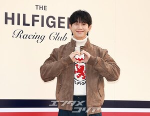 【フォト】秋らしいムード漂うチョン・へイン、笑顔がステキ