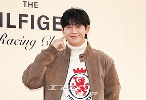 【フォト】秋らしいムード漂うチョン・へイン、笑顔がステキ