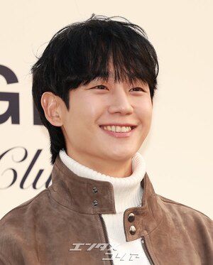 【フォト】秋らしいムード漂うチョン・へイン、笑顔がステキ