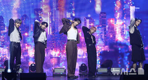 【フォト】WEi新譜のメディア先行公演、強烈なステージ