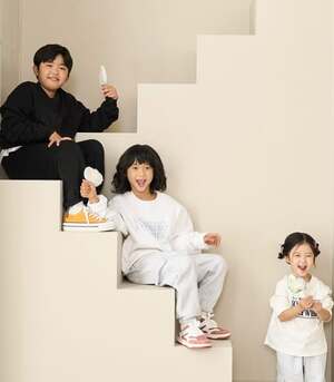 【フォト】シン・ヒョンジュン、幸せあふれるほのぼの家族写真