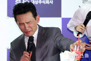 【フォト】紅酢の酸っぱさに顔をしかめるファン・ジョンミン