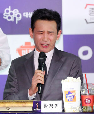 【フォト】紅酢の酸っぱさに顔をしかめるファン・ジョンミン