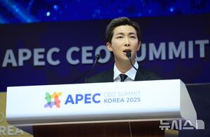 【フォト】APEC CEOサミットで演説するBTSのRM