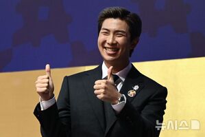 【フォト】APEC CEOサミットで演説するBTSのRM