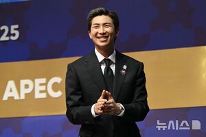 【フォト】APEC CEOサミットで演説するBTSのRM