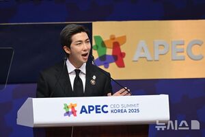 【フォト】APEC CEOサミットで演説するBTSのRM