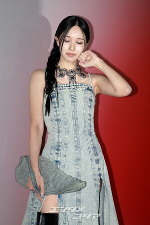 【フォト】TWICEミナ　デニムドレスで「ビンテージ・シック」に