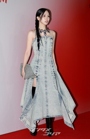 【フォト】TWICEミナ　デニムドレスで「ビンテージ・シック」に