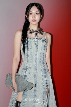 【フォト】TWICEミナ　デニムドレスで「ビンテージ・シック」に