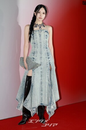 【フォト】TWICEミナ　デニムドレスで「ビンテージ・シック」に