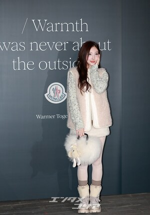 【フォト】TWICEナヨン、もこもこシアリング・コーデがキュート