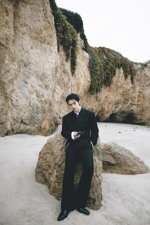 【フォト】Stray Kids、自然の中で「現代版仙人」に変身…神秘的な雰囲気UP