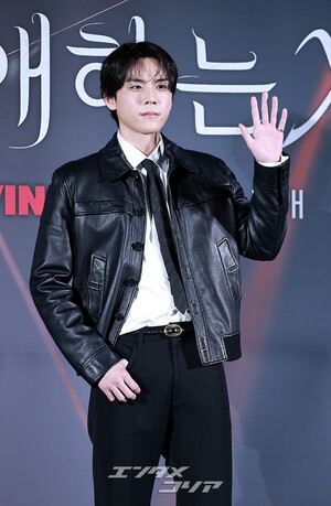 【フォト】キム・ドフン、黒でキめた正装