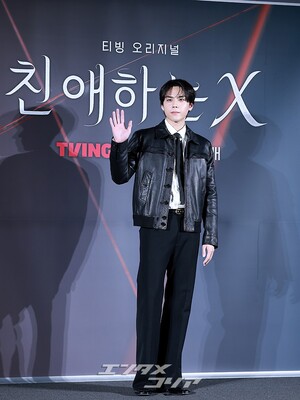 【フォト】キム・ドフン、黒でキめた正装