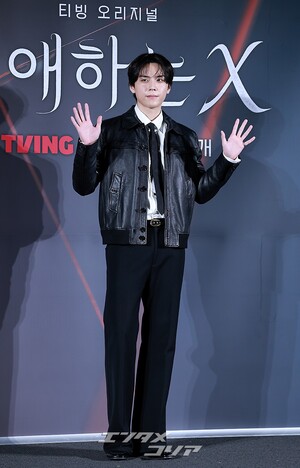 【フォト】キム・ドフン、黒でキめた正装