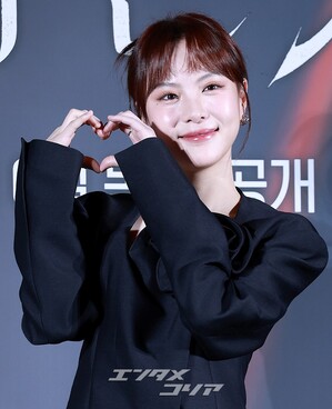 【フォト】イ・ヨルム、上品な黒の装い