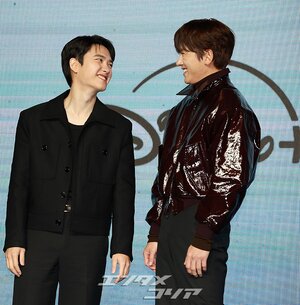 【フォト】ド・ギョンス＆チ・チャンウク、イケメンたちのハートのポーズ