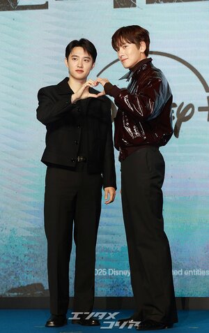 【フォト】ド・ギョンス＆チ・チャンウク、イケメンたちのハートのポーズ