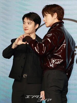 【フォト】ド・ギョンス＆チ・チャンウク、イケメンたちのハートのポーズ