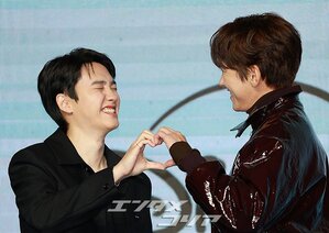 【フォト】ド・ギョンス＆チ・チャンウク、イケメンたちのハートのポーズ