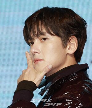 【フォト】チ・チャンウク＆ド・ギョンス＆イ・グァンスら『捏造された都市』のキャストたち、力強いポーズ