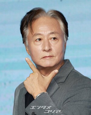 【フォト】チ・チャンウク＆ド・ギョンス＆イ・グァンスら『捏造された都市』のキャストたち、力強いポーズ