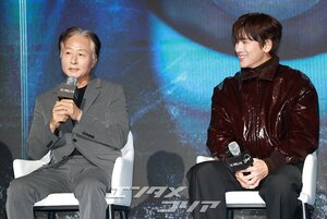 【フォト】チ・チャンウク＆ド・ギョンス＆イ・グァンスら『捏造された都市』のキャストたち、力強いポーズ