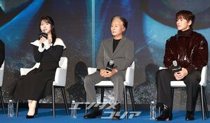 【フォト】チ・チャンウク＆ド・ギョンス＆イ・グァンスら『捏造された都市』のキャストたち、力強いポーズ