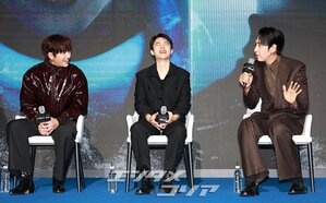 【フォト】チ・チャンウク＆ド・ギョンス＆イ・グァンスら『捏造された都市』のキャストたち、力強いポーズ