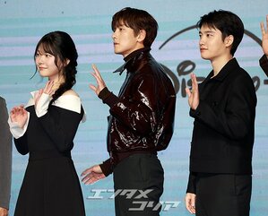 【フォト】チ・チャンウク＆ド・ギョンス＆イ・グァンスら『捏造された都市』のキャストたち、力強いポーズ