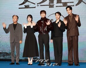【フォト】チ・チャンウク＆ド・ギョンス＆イ・グァンスら『捏造された都市』のキャストたち、力強いポーズ
