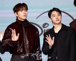 【フォト】チ・チャンウク＆ド・ギョンス＆イ・グァンスら『捏造された都市』のキャストたち、力強いポーズ