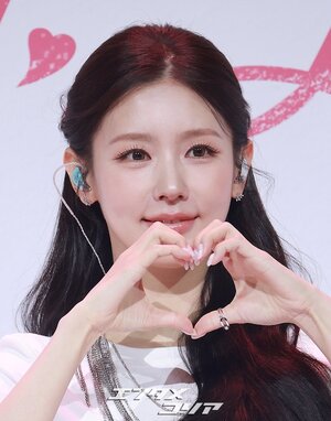 【フォト】i-dleミヨン、人形のような美しさでソロミニアルバムの先行公演