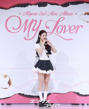 【フォト】i-dleミヨン、人形のような美しさでソロミニアルバムの先行公演