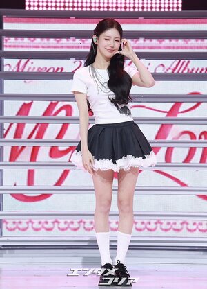 【フォト】i-dleミヨン、人形のような美しさでソロミニアルバムの先行公演