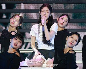 【フォト】i-dleミヨン、ステージをいっぱいに満たす歌声