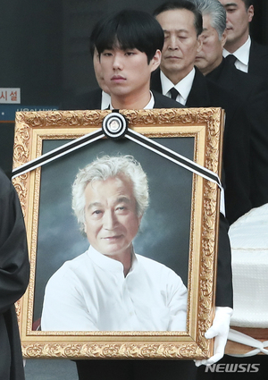 シン・ソンイルさん7周忌…肺がんで逝った青春スター