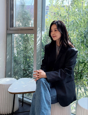 41歳ハン・ジヘ 年齢を感じさせない美しさ…さり気ないしぐさも優雅