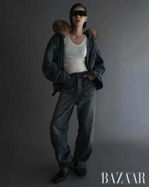 【フォト】デビュー20周年のイ・ヒョニ、手で胸を隠した大胆グラビアで官能的な魅力爆発