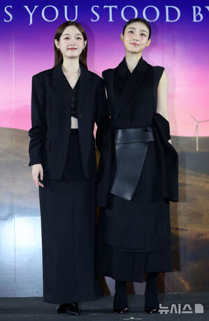 【フォト】イ・ユミ＆チョン・ソニ、そっくりのほほ笑み