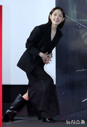 【フォト】イ・ユミ＆チョン・ソニ、そっくりのほほ笑み