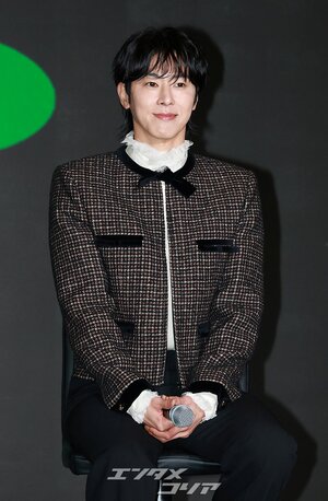 【フォト】東方神起ユンホ、「デビューから22年を経てソロフルアルバム発売…ドキドキしている」