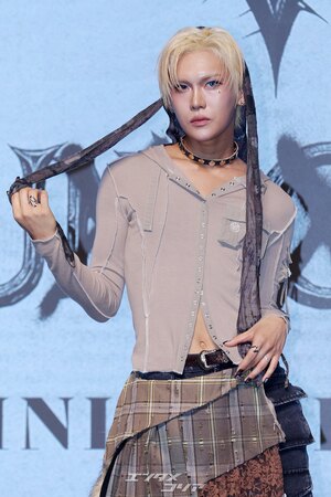 【フォト】XLOVヒョン、吸い込まれそうなブルーアイ