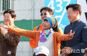 【フォト】リュ・スンリョン、済州オルレ・ウオーキング・フェスティバルに出席