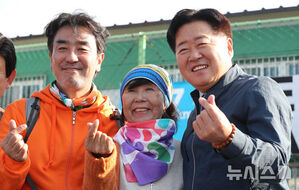 【フォト】リュ・スンリョン、済州オルレ・ウオーキング・フェスティバルに出席