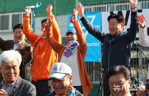 【フォト】リュ・スンリョン、済州オルレ・ウオーキング・フェスティバルに出席