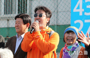 【フォト】リュ・スンリョン、済州オルレ・ウオーキング・フェスティバルに出席