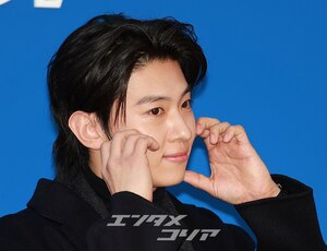 【フォト】DEX、オールブラック・コーデでシックな雰囲気